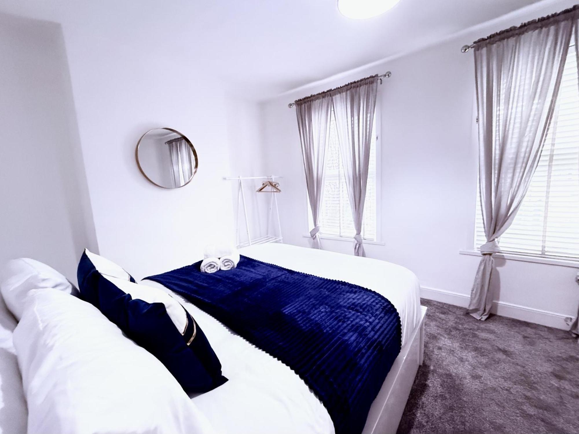Spacious 3 Bedroom House Near London, O2, Excel, Stratford, Tube Station & Parking Available Londra