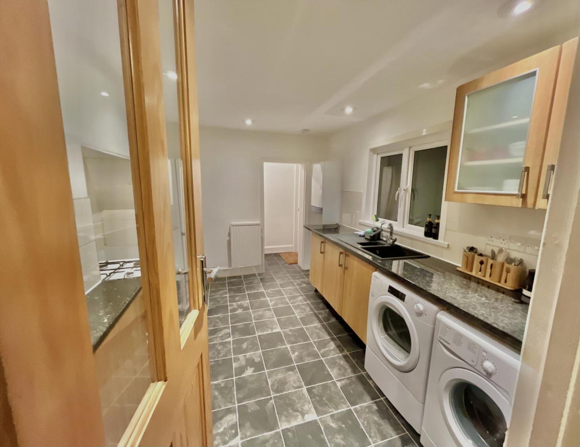 Spacious 3 Bedroom House Near London, O2, Excel, Stratford, Tube Station & Parking Available Case de vacanță Londra